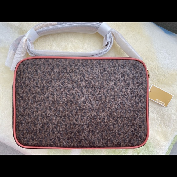 🌹SALE🌹Michael Kors Signature East West Crossbody - Picture 7 of 8